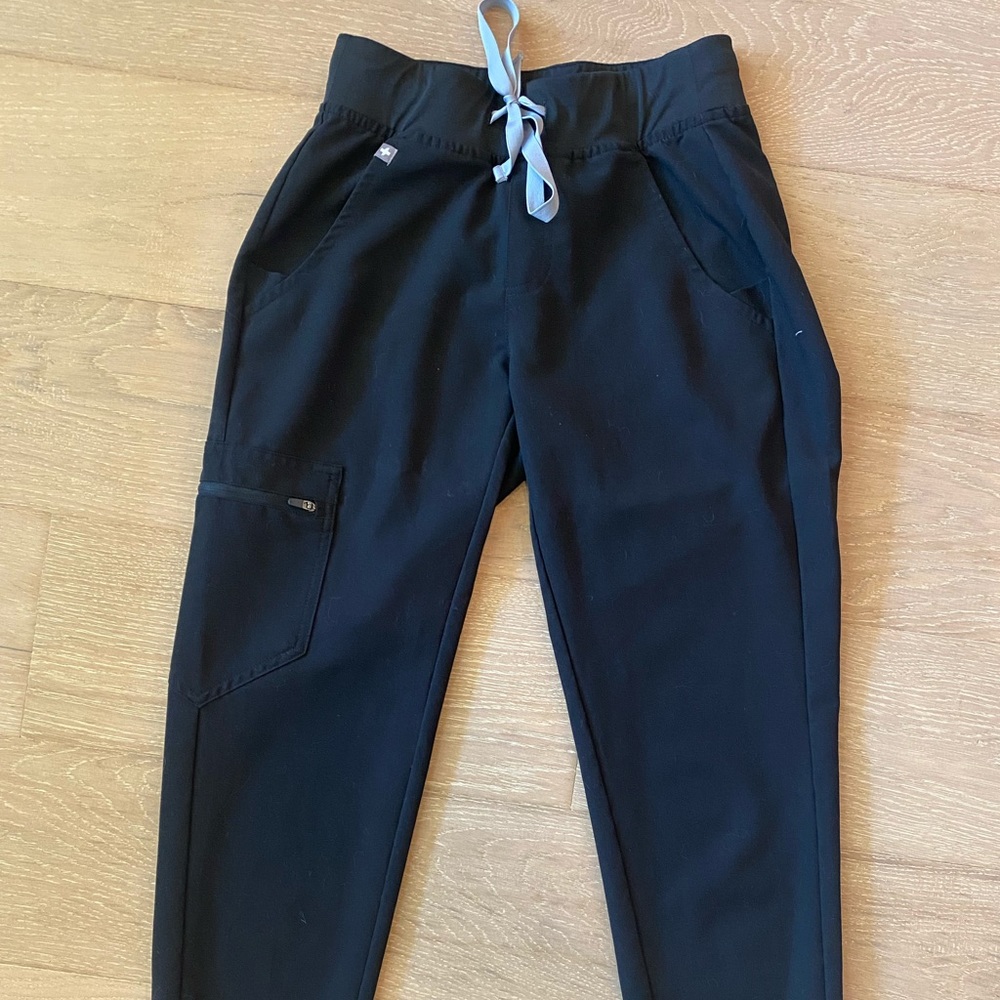 Figs Zamora jogger scrub pants, worn once